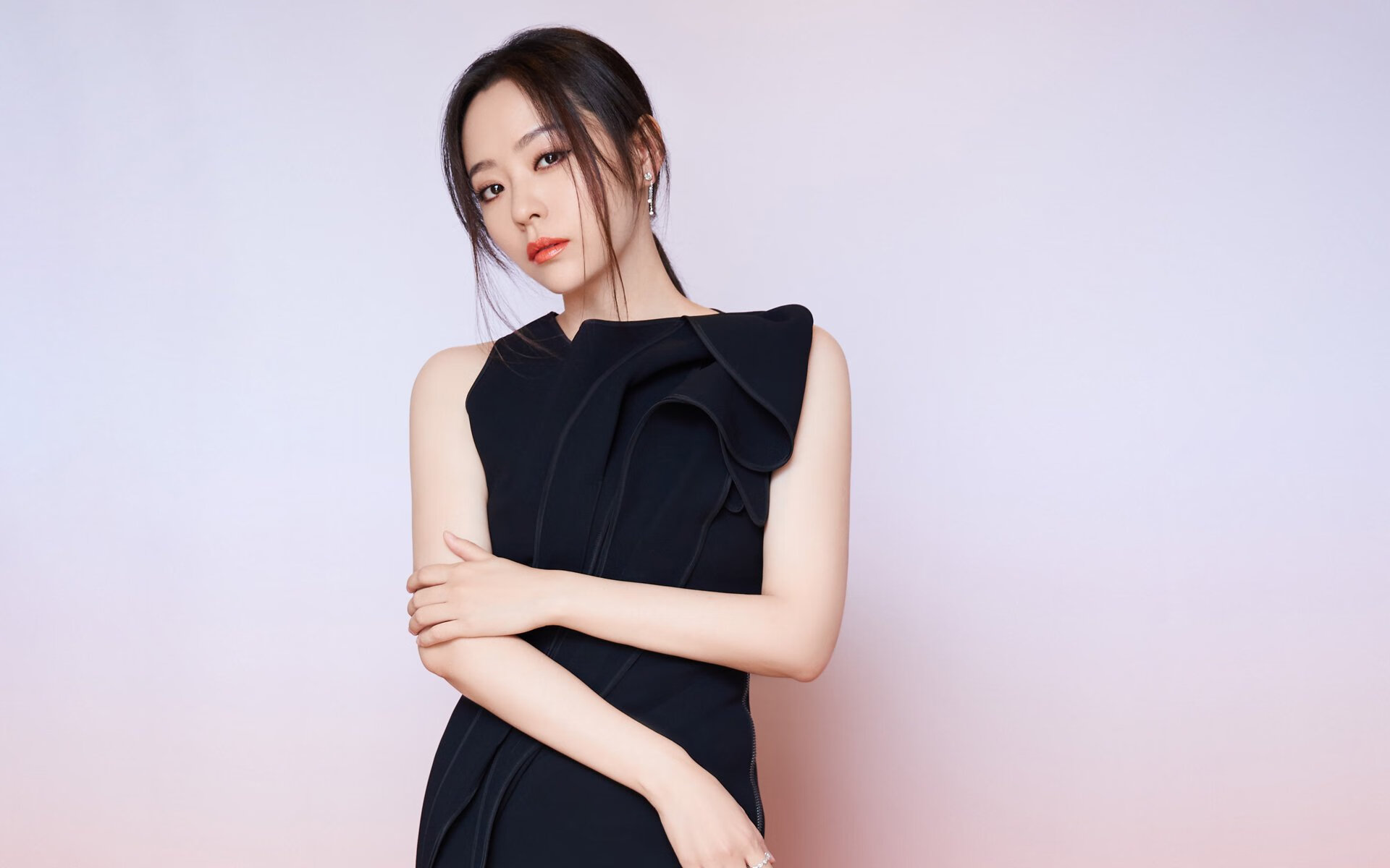 “腰旗式美式橄榄球：竞技新趋势在成都七中东部赛场燃爆”