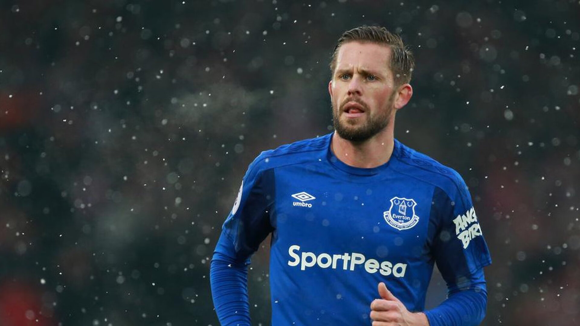 英超官方辅助决策系统正式启用,赛场判罚更科学,英超比赛机制